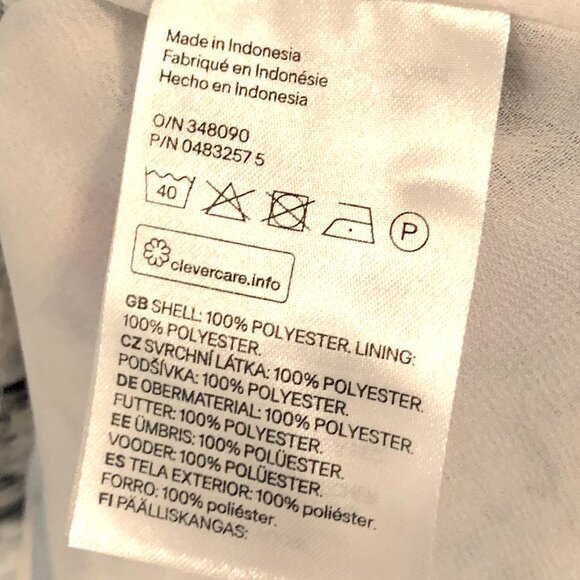 H&M sleeveless blouse/ white w abstract grey pattern - Picture 8 of 10